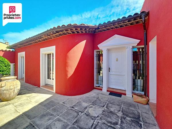 VILLA DE PLAIN PIED D'environ162 m2 avec PISCINE ET TERRAIN PLAT ET CLOS