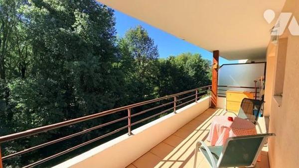 Appartement T3, cave et garage.