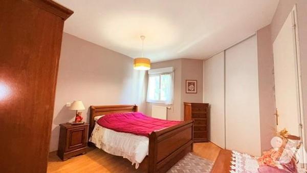 Appartement T3, cave et garage.