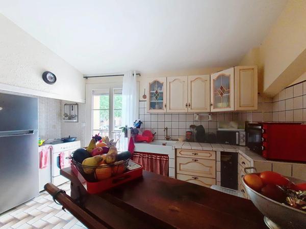 Maison de village lumineuse avec grand garage