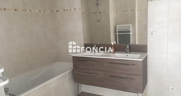 Location Appartement 3 pièces 55.16 m² - Marseille 13008