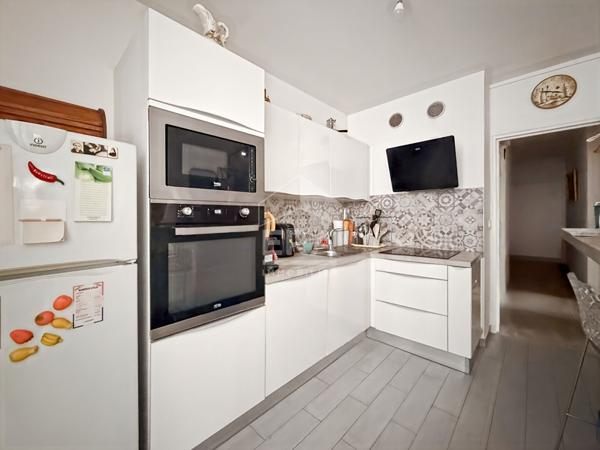 À vendre, appartement de Type 3 de 56 m2 + balcon + cave, Résidence du Roi d'Espagne,