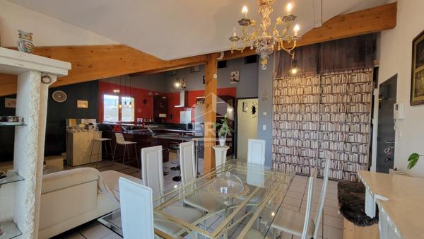 Appartement dernier étage 4 chambres + garage + places de parking