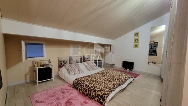 Appartement dernier étage 4 chambres + garage + places de parking