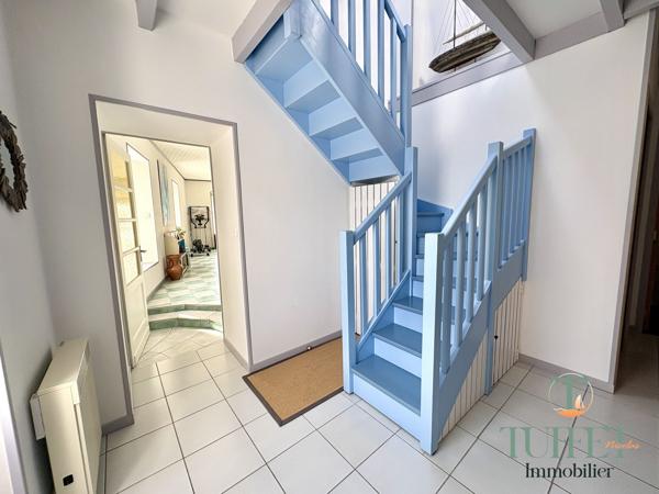 VASTE MAISON AVEC GARAGE + PISCINE + GRAND JARDIN