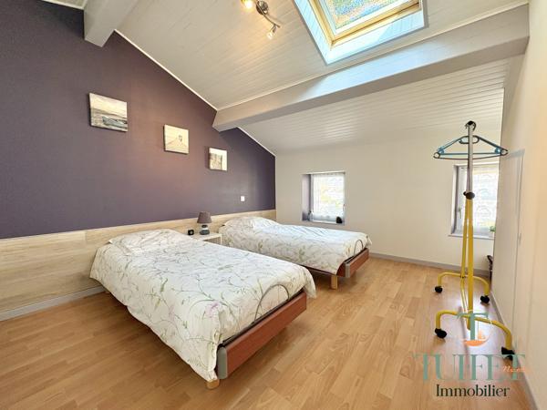VASTE MAISON AVEC GARAGE + PISCINE + GRAND JARDIN
