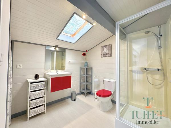 VASTE MAISON AVEC GARAGE + PISCINE + GRAND JARDIN