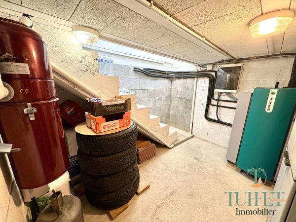 VASTE MAISON AVEC GARAGE + PISCINE + GRAND JARDIN
