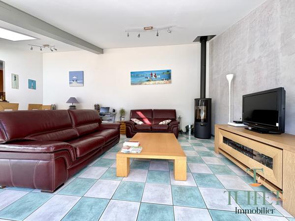VASTE MAISON AVEC GARAGE + PISCINE + GRAND JARDIN