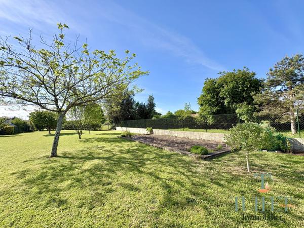 VASTE MAISON AVEC GARAGE + PISCINE + GRAND JARDIN