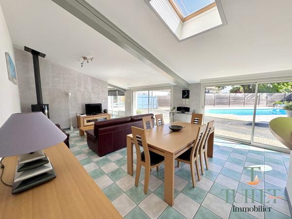 VASTE MAISON AVEC GARAGE + PISCINE + GRAND JARDIN