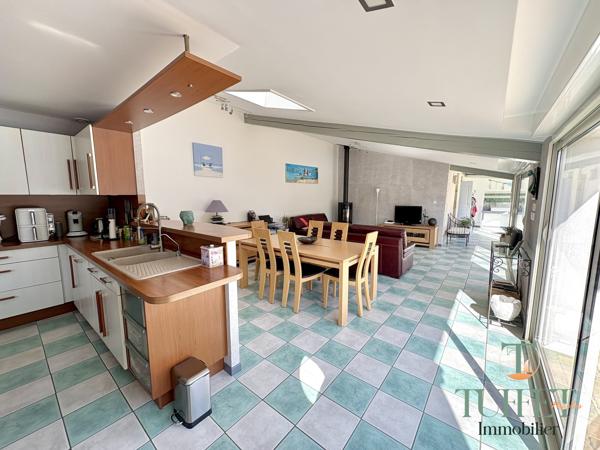 VASTE MAISON AVEC GARAGE + PISCINE + GRAND JARDIN
