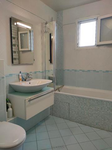 Duplex 2 chambres, jardinet, balcon et garage