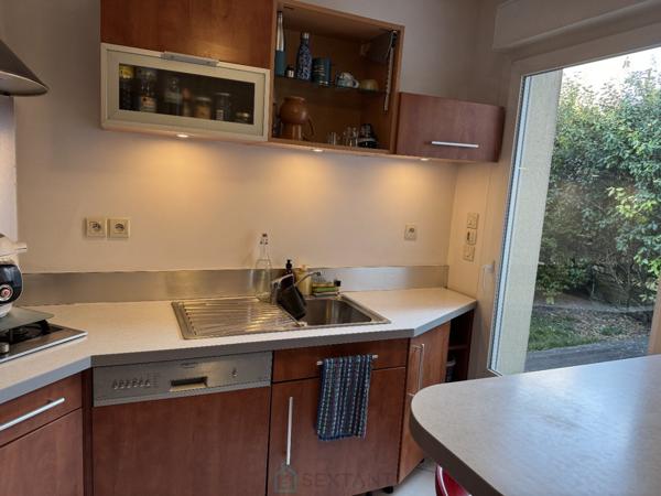 Duplex 2 chambres, jardinet, balcon et garage
