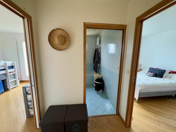 Duplex 2 chambres, jardinet, balcon et garage