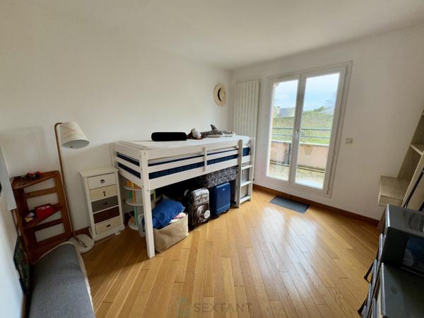 Duplex 2 chambres, jardinet, balcon et garage