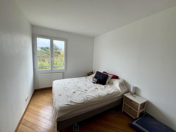 Duplex 2 chambres, jardinet, balcon et garage