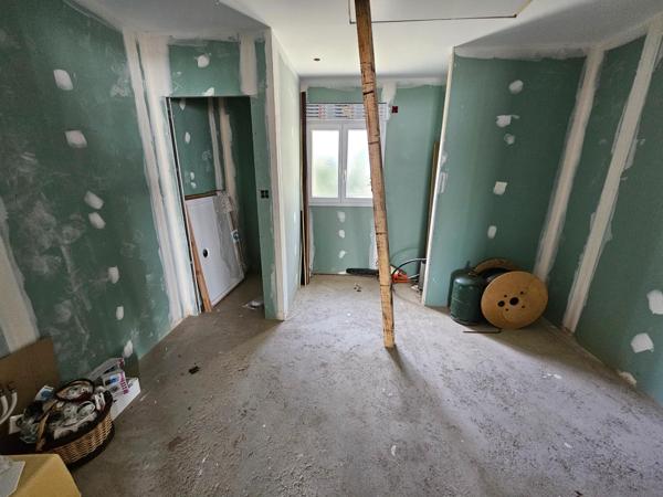 Maison 210 m² plain pied secteur calme avec garage 200 m²