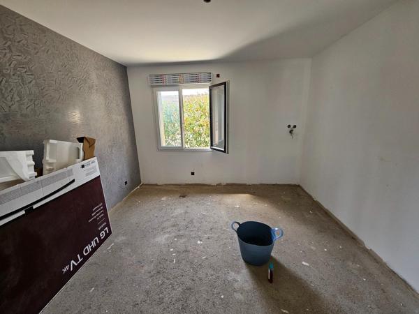 Maison 210 m² plain pied secteur calme avec garage 200 m²