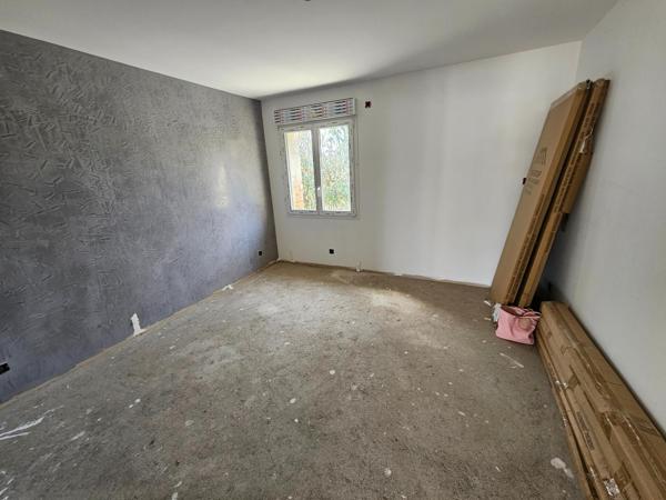 Maison 210 m² plain pied secteur calme avec garage 200 m²