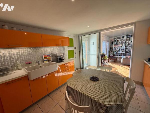 Vieux Saint-Pierre-des-Corps, à deux pas de la gare SNCF, maison 3 ch de 110m² avec garage et jardin