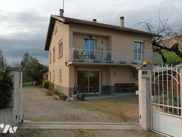 Maison d'habitation sur deux niveaux avec dépendances