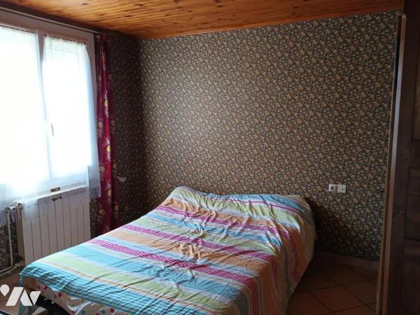 Maison d'habitation sur deux niveaux avec dépendances