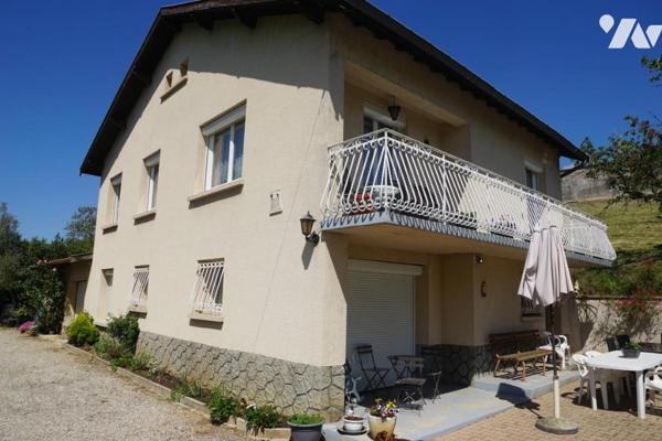 Maison d'habitation sur deux niveaux avec dépendances