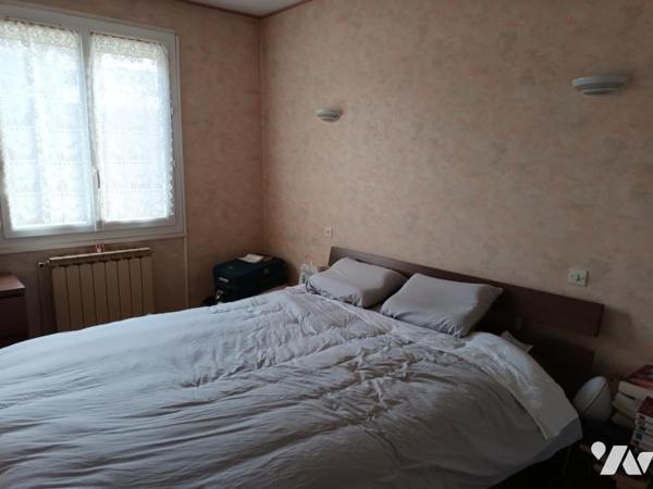 Maison d'habitation sur deux niveaux avec dépendances