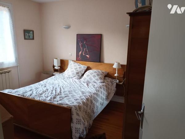 Maison d'habitation sur deux niveaux avec dépendances