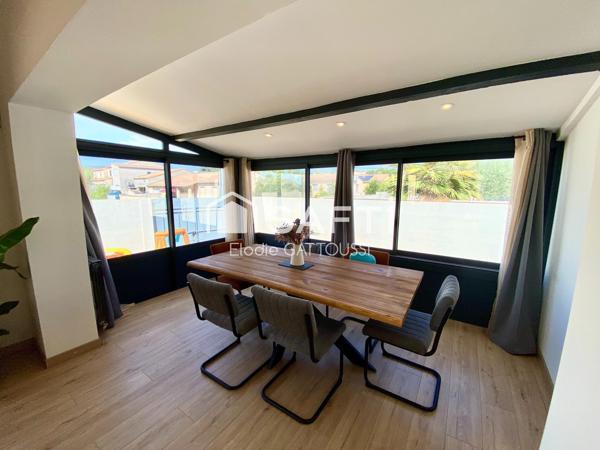 Une maison chaleureuse, rénovée avec soin, au calme et à quelques minutes de tout