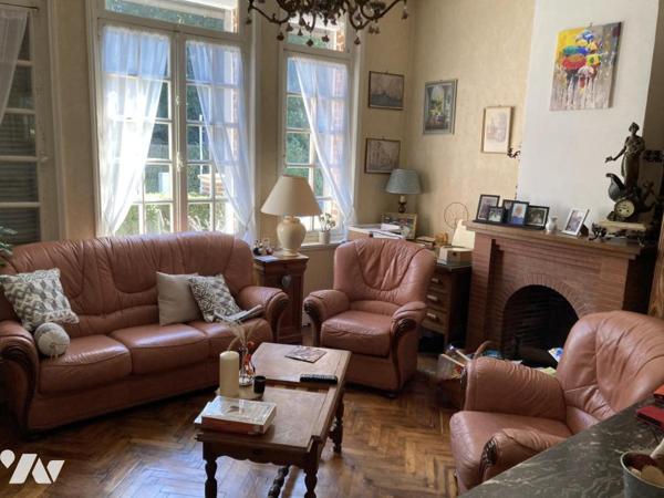 ARRAS - BELLE MAISON DE VILLE avec garage et jardin.