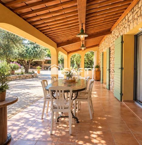 Mas en pierre, oliveraie et sérénité : une authentique parenthèse provençale aux portes de Draguignan.