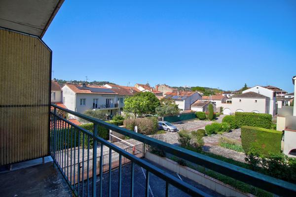 AGEN CENTRE - Appartement meublé lumineux et rénové avec balcon et place de parking au sein d'une résidence sécurisée