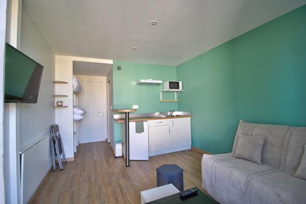 AGEN CENTRE - Appartement meublé lumineux et rénové avec balcon et place de parking au sein d'une résidence sécurisée