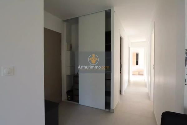 Vente                                                      Appartement
                        
                     4 pièces                      71 m2                     à Apt