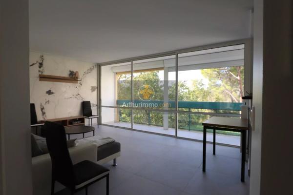 Vente                                                      Appartement
                        
                     4 pièces                      71 m2                     à Apt