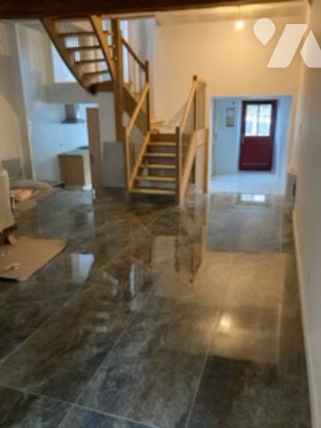 Maison de ville dans le centre de Joigny : 4 pièces - 3 chambres.