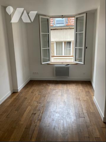 Maison de ville dans le centre de Joigny : 4 pièces - 3 chambres.