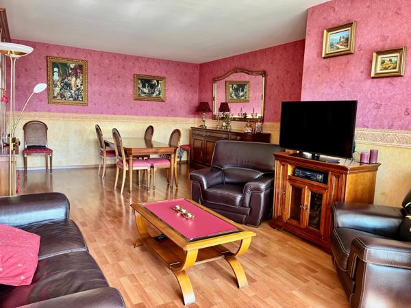 T4 99M2 TERRASSE CAVE ET PARKING CLOS CROIX