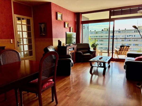 T4 99M2 TERRASSE CAVE ET PARKING CLOS CROIX