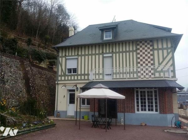 ENTRE ORBEC ET LISIEUX BELLE MAISON DE MAITRE BELLES PRESTATIONS