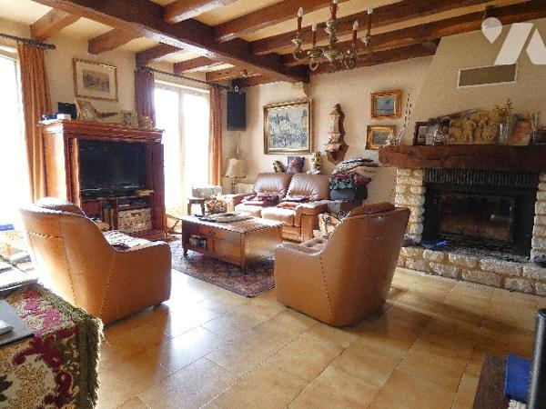 A vendre, dans la commune recherché de BENNECOURT, cette maison édifiée sur sous-sol total.