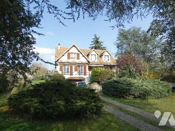 A vendre, dans la commune recherché de BENNECOURT, cette maison édifiée sur sous-sol total.