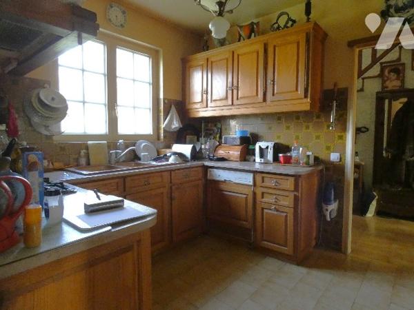 A vendre, dans la commune recherché de BENNECOURT, cette maison édifiée sur sous-sol total.