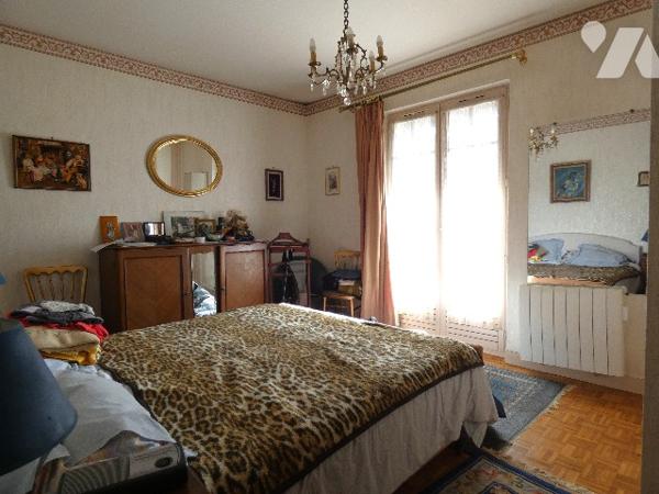 A vendre, dans la commune recherché de BENNECOURT, cette maison édifiée sur sous-sol total.