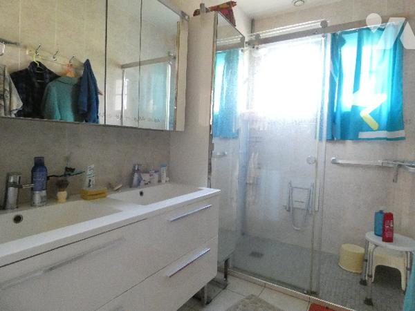 A vendre, dans la commune recherché de BENNECOURT, cette maison édifiée sur sous-sol total.