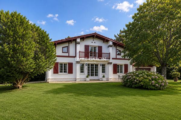 A vendre - Maison de famille - Urrugne - Piscine - Grand garage