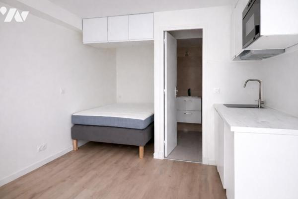 Paris 8e – Av. Gabriel – Studio atypique RDC sur cour pavée – 15,46 m² – Accès indépendant