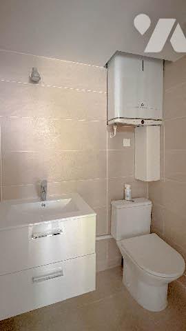 Paris 8e – Av. Gabriel – Studio atypique RDC sur cour pavée – 15,46 m² – Accès indépendant